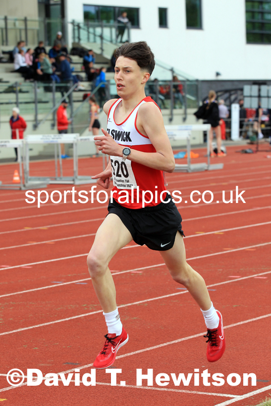 Men and Boys 800 metres, 2022 North Eastern Track and Field Champs., Middlesbrough. David T. Hewitson/Sports for All Pics